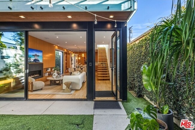 722 Marine St in Santa Monica, CA - Foto de edificio - Building Photo