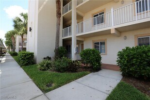7811 Regal Heron Cir in Naples, FL - Building Photo
