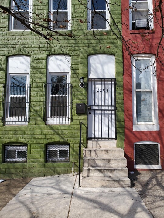 2204 Wilkens Ave in Baltimore, MD - Building Photo