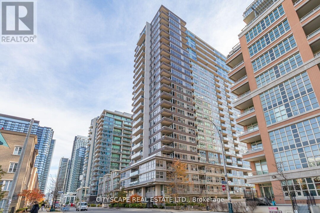 59-2459 E Liberty St in Toronto, ON - Building Photo