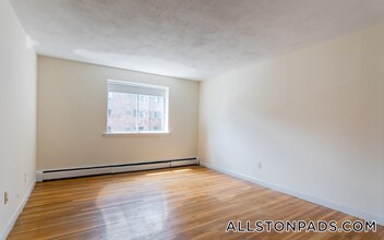 90 Gardner St in Boston, MA - Building Photo - Building Photo