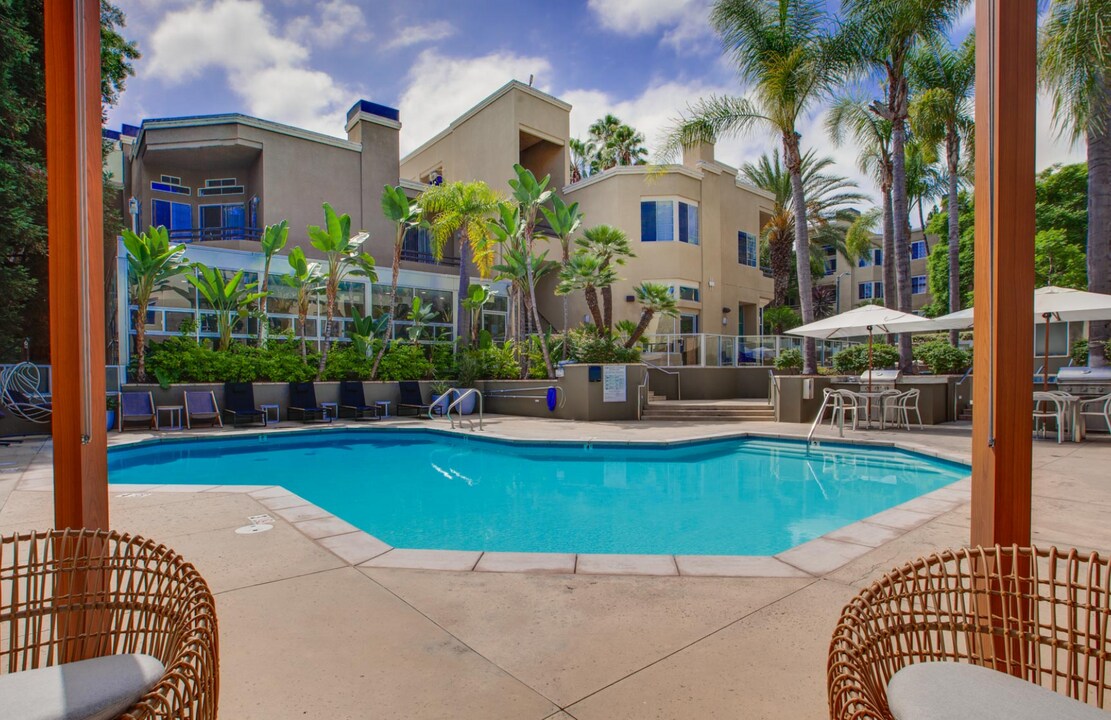 Hillcreste Apartment Homes in Los Angeles, CA - Foto de edificio