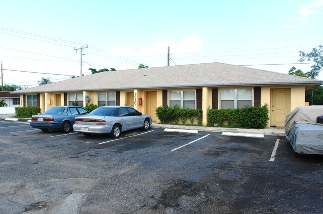 1530 N J St in Lake Worth, FL - Building Photo - Building Photo