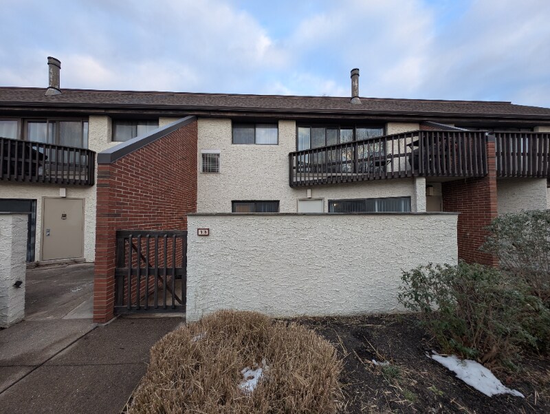 1071 Lancaster Blvd in Mechanicsburg, PA - Building Photo