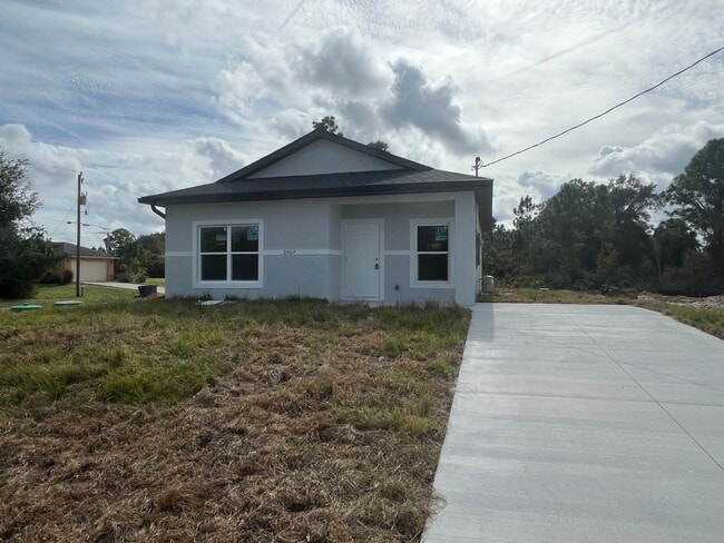 2507 52nd St W in Lehigh Acres, FL - Building Photo - Building Photo