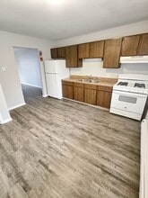 136 N Lake St in Grant, MI - Building Photo - Building Photo