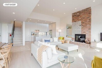 46 Cleveland Dr in Montauk, NY - Building Photo - Building Photo