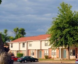 Glenwood Manor in Springfield, MO - Building Photo