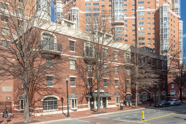 Carlyle Towers in Alexandria, VA - Building Photo - Building Photo