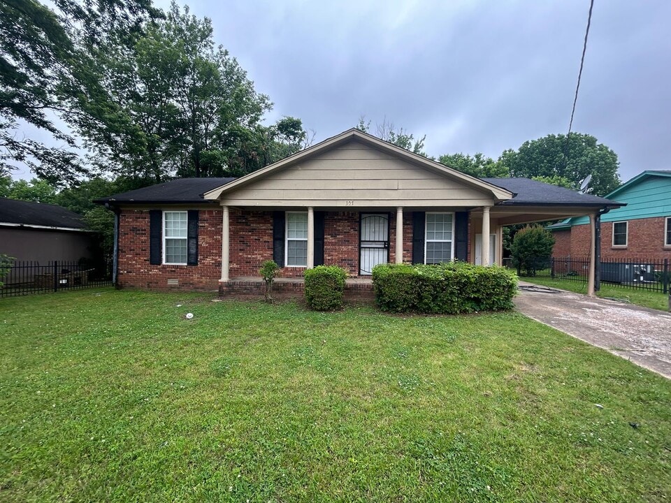 307 Pinewood St in Brownsville, TN - Building Photo