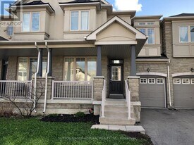 4 Stookes Crescent in Richmond Hill, ON - Building Photo
