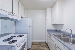 Immediate move in Available! Parkwood Gardens