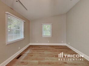 5710 Windworth Dr in Winston-Salem, NC - Foto de edificio - Building Photo