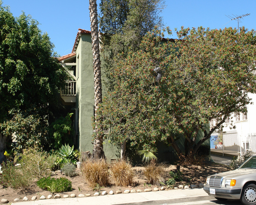 863 N Alexandria Ave in Los Angeles, CA - Building Photo