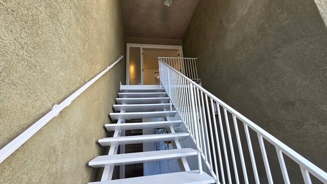 1831 Parnell Ave, Unit 5 in Los Angeles, CA - Foto de edificio - Building Photo