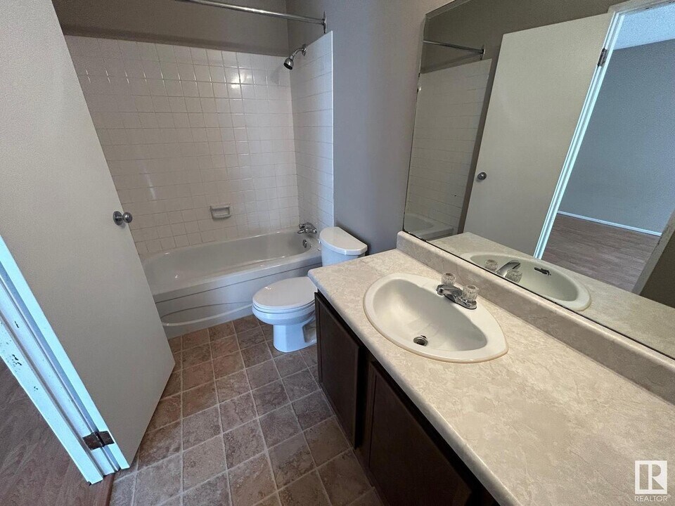1503-1503 Mill Woods Rd E in Edmonton, AB - Building Photo