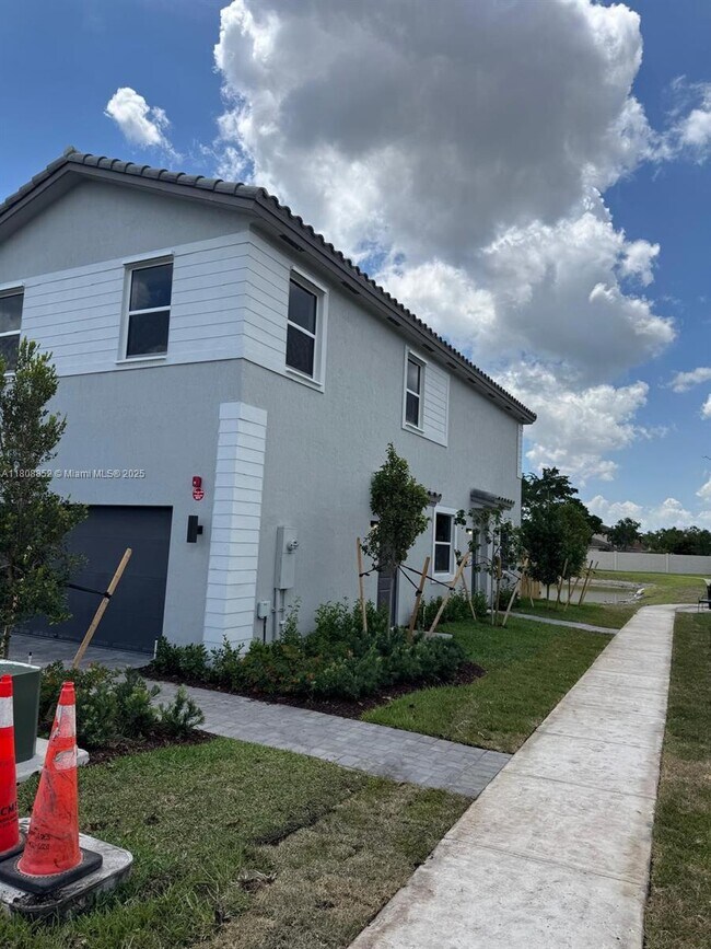 18442 SW 2nd St in Pembroke Pines, FL - Building Photo - Building Photo