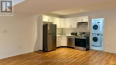 7171 Lionshead Ave in Niagara Falls, ON - Building Photo - Building Photo