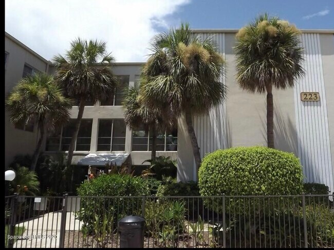 223 Columbia Dr, Unit Cape Canaveral rental in Cape Canaveral, FL - Foto de edificio - Building Photo