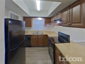 1201 Windsor Cir in Brandon, FL - Foto de edificio - Building Photo