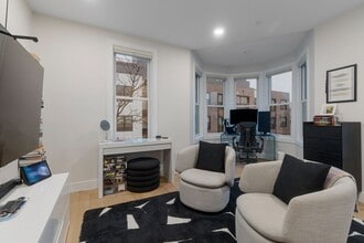 320 Maverick St, Unit 301 in Boston, MA - Foto de edificio - Building Photo