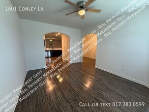 1601 Conley Ln in Crowley, TX - Building Photo - Building Photo