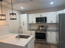 925 24th Ave N, Unit Half in St. Petersburg, FL - Building Photo