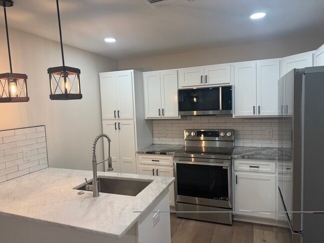 925 24th Ave N, Unit Half