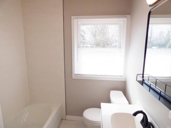 property at 19025 Oakmont S Dr