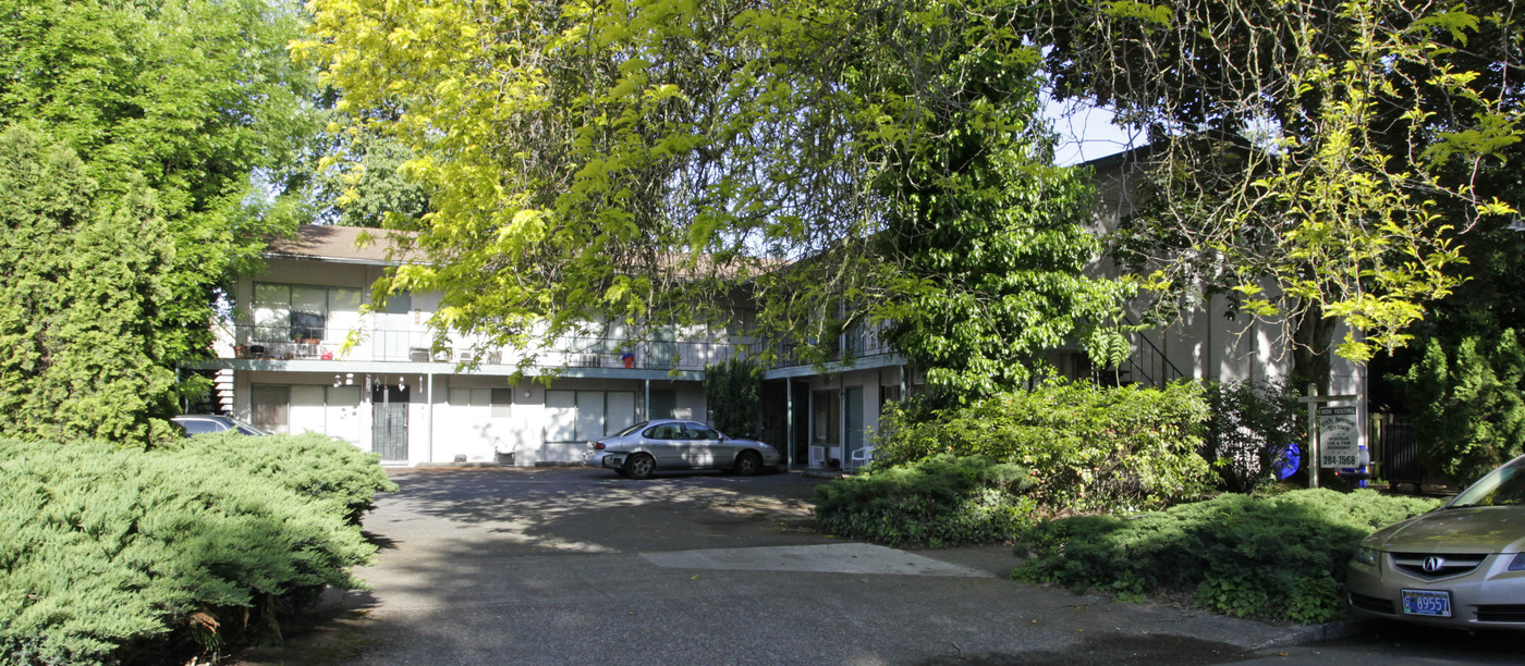 27th Avenue Terrace in Portland, OR - Building Photo