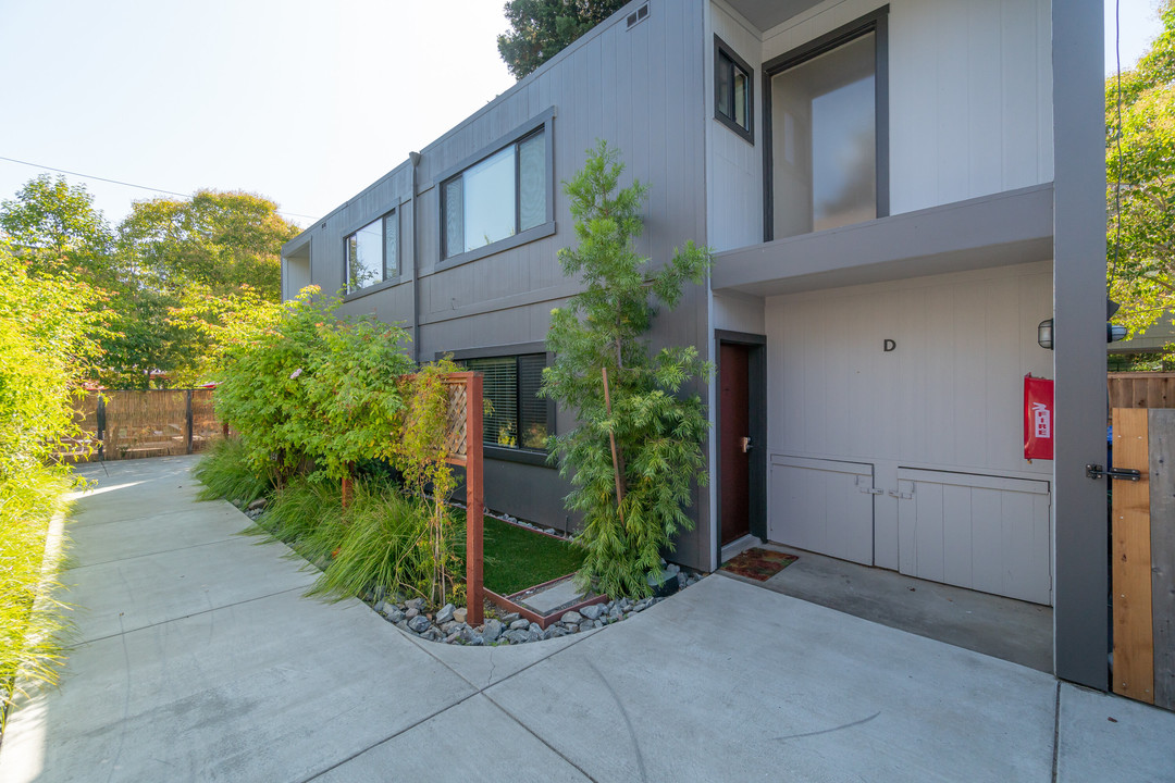 111 Ross Ave in San Anselmo, CA - Building Photo