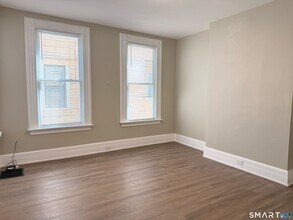 876 Elm St in New Haven, CT - Building Photo - Building Photo