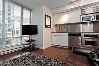 233 Robson St in Vancouver, BC - Building Photo - Building Photo