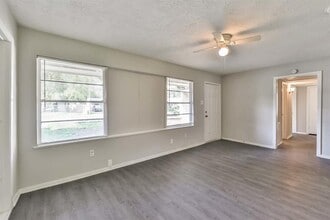 5712 Glenhurst Dr in Houston, TX - Building Photo - Building Photo