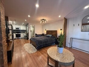 42 Willow Wood Ct in East Rutherford, NJ - Foto de edificio - Building Photo