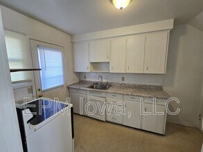 251 Madison St in Waterloo, IA - Building Photo - Building Photo