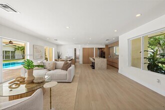 7460 SW 126th St in Pinecrest, FL - Building Photo - Building Photo