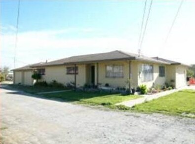 1070 Fontes Ln in Salinas, CA - Building Photo