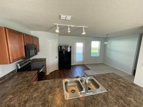 1402 Kissimmee Ct in Poinciana, FL - Building Photo - Building Photo