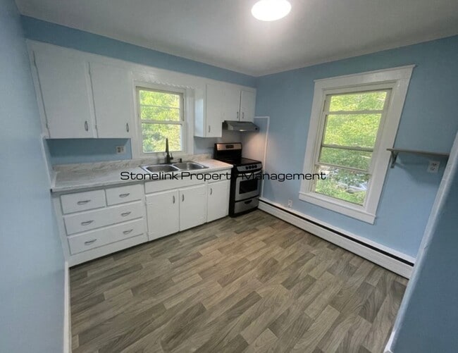 80 Wood St in Coventry, RI - Building Photo - Building Photo