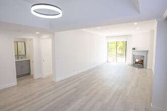 4619 Kester Ave, Unit 4619 Kester in Sherman Oaks, CA - Foto de edificio - Building Photo