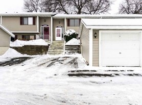 3256 Dodd Ln in Eagan, MN - Building Photo