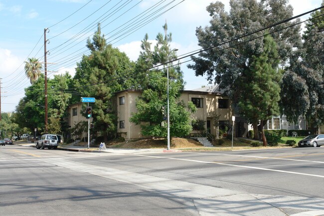 14259 Burbank Blvd in Van Nuys, CA - Building Photo - Building Photo