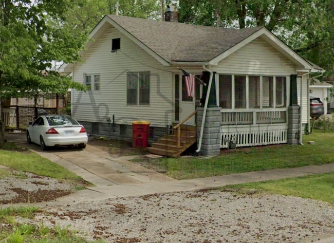 property at 1105 S Walnut St