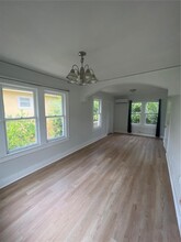 1350 SW 13th St in Miami, FL - Foto de edificio - Building Photo