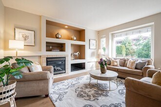 3338 Rosemary Heights Crescent in Surrey, BC - Building Photo - Building Photo