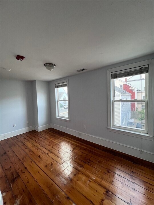 325 Dorchester St in Boston, MA - Building Photo