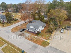 210 S Elm Ave in Dunn, NC - Foto de edificio - Building Photo