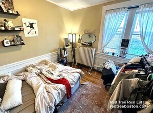 68 Egmont St, Unit 5 in Brookline, MA - Foto de edificio - Building Photo