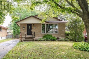 34 Briarwood Crescent in Hamilton, ON - Building Photo